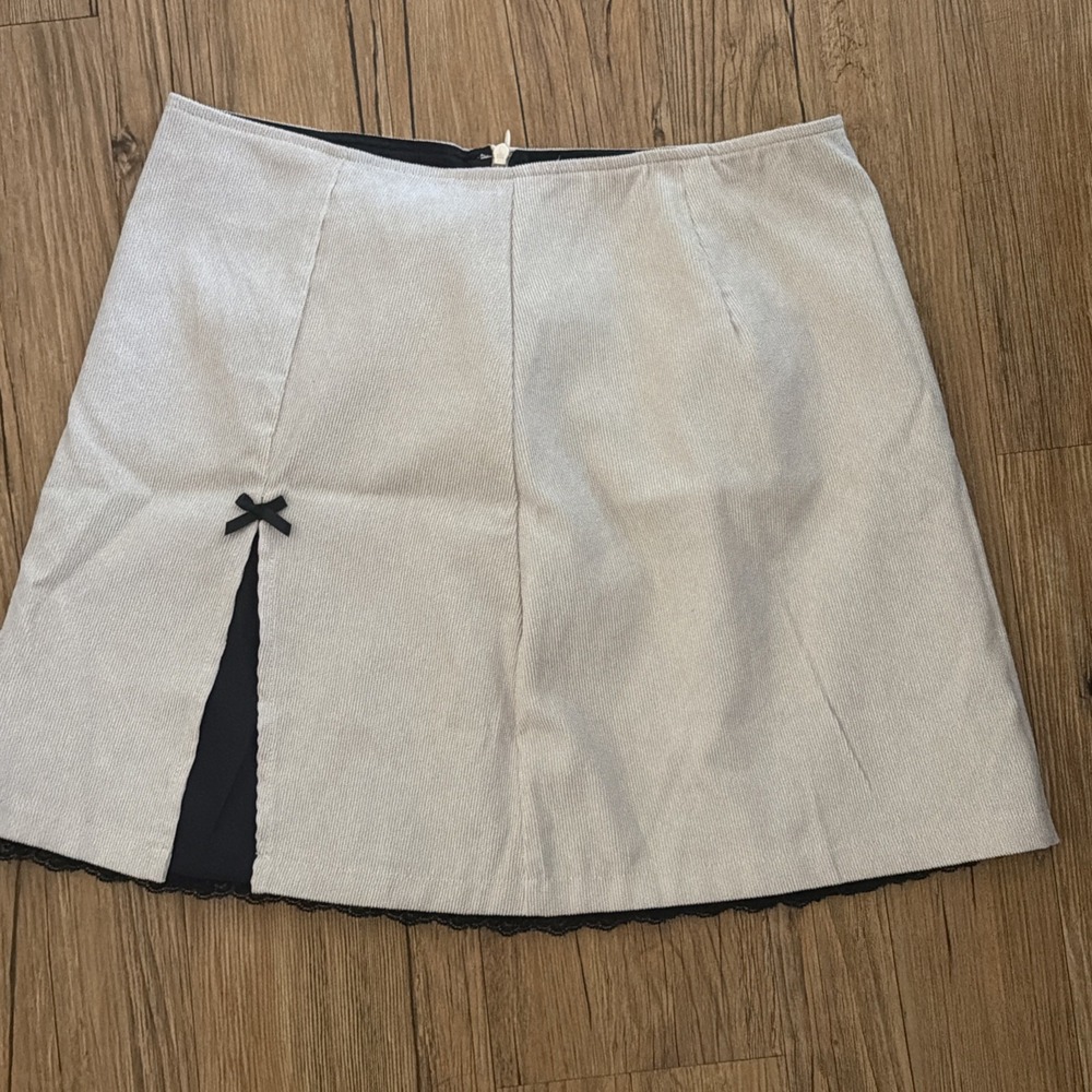Preppy Short Skirt NWT SHEIN Mod Size Large Bows Thigh Slit Trendy